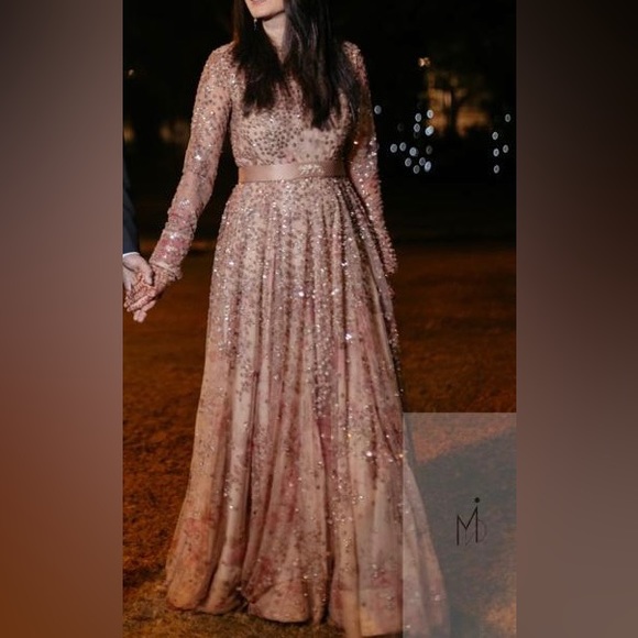 Sabyasachi blush pink gown - Fits a size 6. Comes with an adjustable belt - Picture 3 of 6